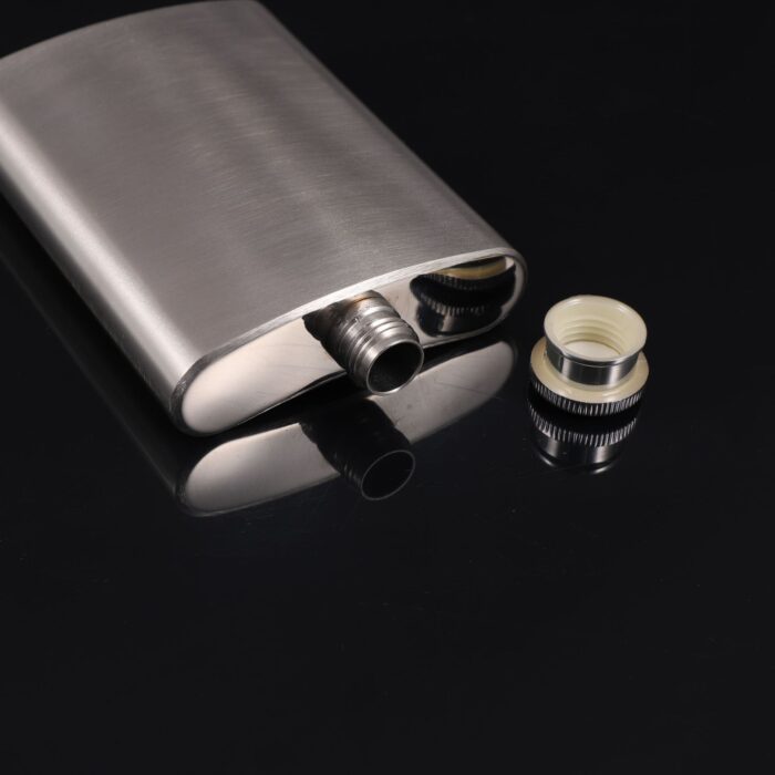 Customized Logo Stainless Steel Hip Flask With Screw Top for Alcohol Liquor Leak Proof Portable