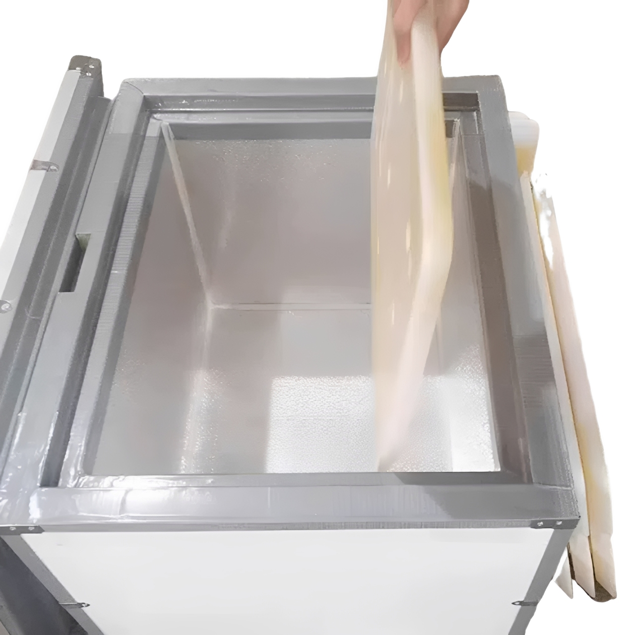 insulation and shell engineering of professional vaccine carriers coolers