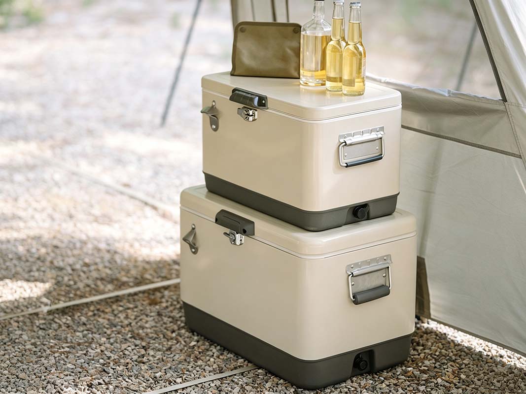 custom metal coolers with protective bases and pads