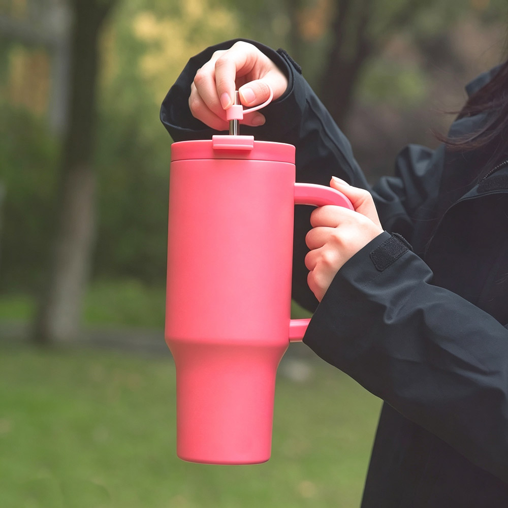 holding 40 oz tumbler with welded handles
